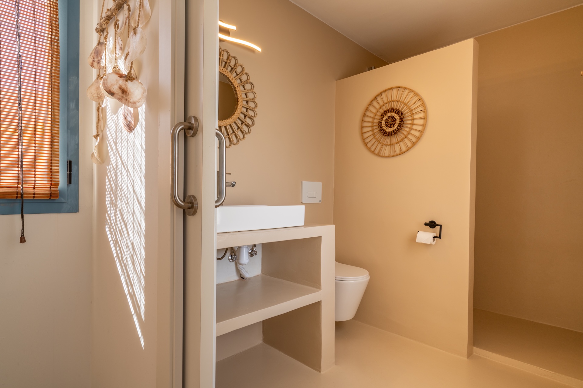 Resa Estates Ibiza sale ted koop Cala Tarida patio townhouse bathroom.JPG